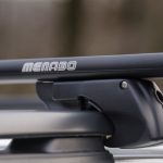 MENABO ΜΠΑΡΕΣ ΟΡΟΦΗΣ ΑΛΟΥΜΙΝΙΟΥ SHERMAN BLACK 120 cm ΣΕ ΜΑΥΡΟ ΧΡΩΜΑ ΓΙΑ Matchedje V3 5 doors 2008>2013 ΜΕ RAISED RAILS (Παράλληλες Μπάρες με Κενό) - 2 ΤΕΜ. (12280/MB)